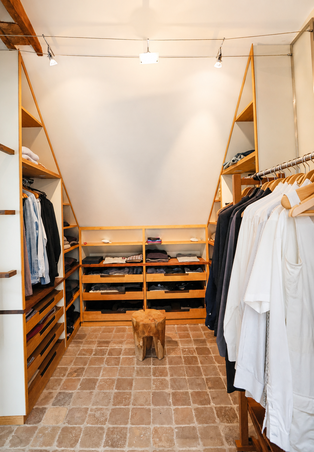 Begehbarer Kleiderschrank im Hauptschlafzimmer des Lofts am Lietzensee